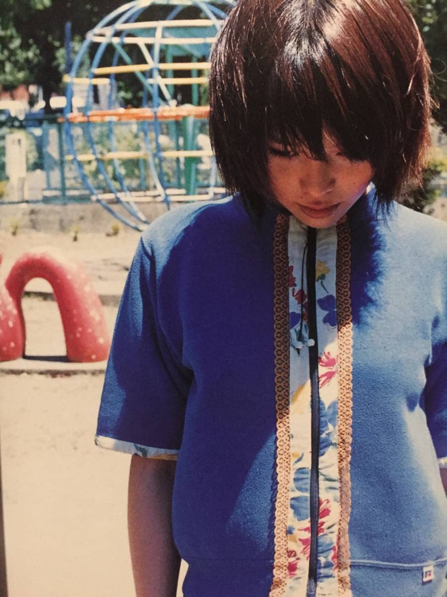 Amazon.co.jp: 古本 帯なし 写真集 贅沢な骨 麻生久美子 つぐみ チラシ